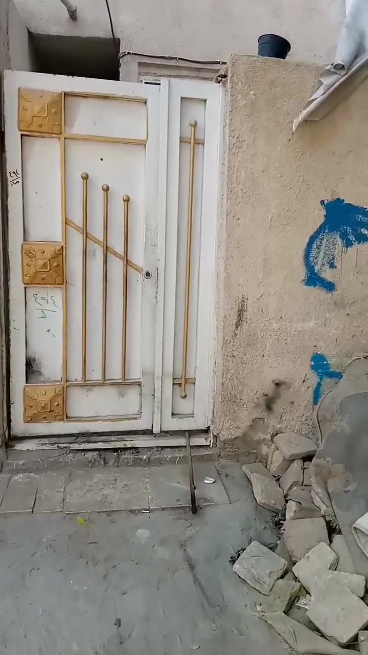 بيت للبيع 
كربلاء حي الغدير شارع المشجر 
المساحه 156 . البيت طابقين بنيان حديث
السعر 105وبي مجال قليل
الستفسار:***********
