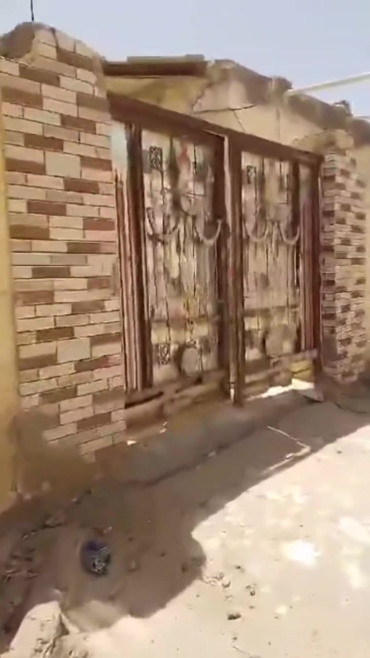 دار زراعي للبيع المساحه 200م يحتوي على غرفتين وصوله ومطبخ وستقبال وصحيات داخليه وخارجيه بناء بلوك +عكاده  متوفر كافة الخدمات ماء وكهرباء والإنترنت ضوئي وقريب على سايدين العنوان سديناويه الفرع إلي مقابيل مثلجات الملاك السعر 44 مليون وقابل لتفاوض الاستفسار أكثر مراجعة مكتب الواثق أو الاتصال على الرقم التالي ***********
