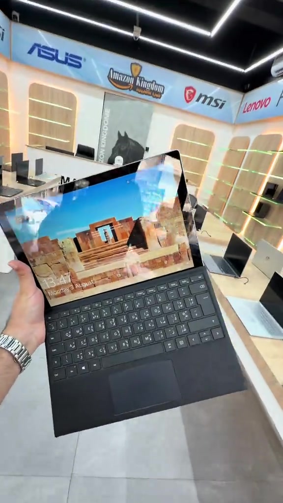 اكسرلك السوك تكسر 🔥🔥 لابتوب من شركة مايكروسوفت سيرفس برو4  معالج cor5i هارد256gb ورام 8gb  حجم شاشة 13.5 انج  بسعر 250الف والتوصيل مجاني  *********** ***********

