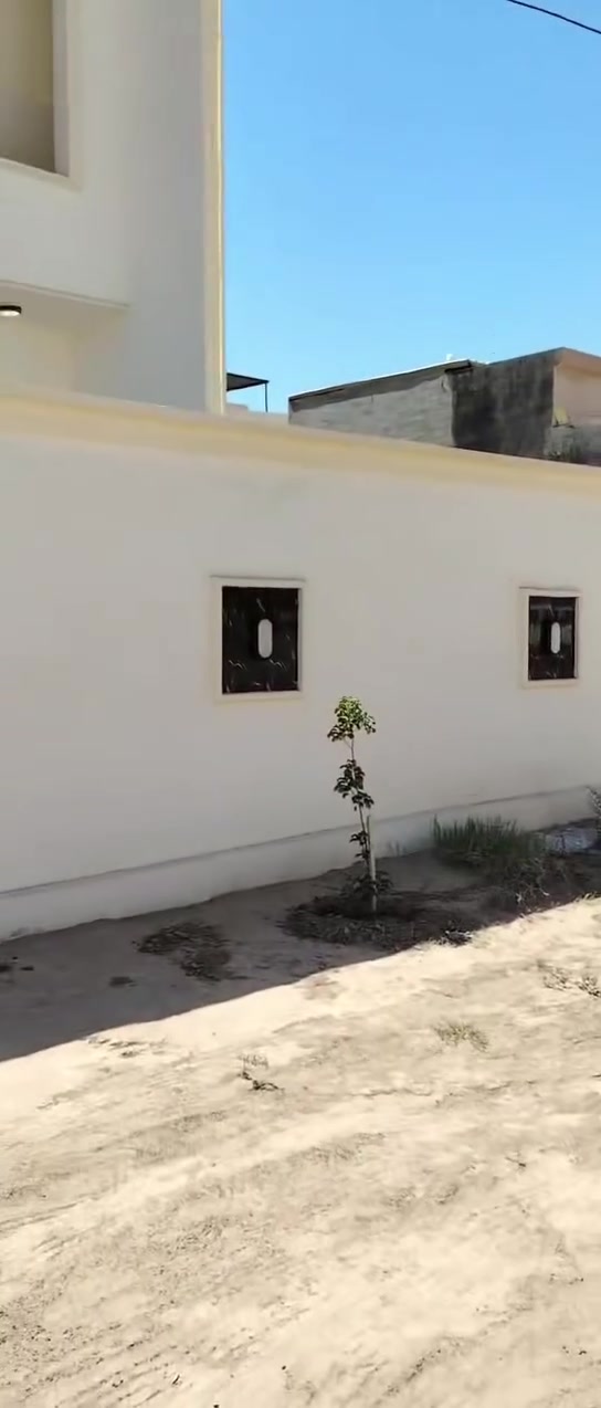السلام عليكم الدار للبيع حي الجمعيه طابو صرف شرط التحويل 
الاستفسار على هذا الرقم ***********
