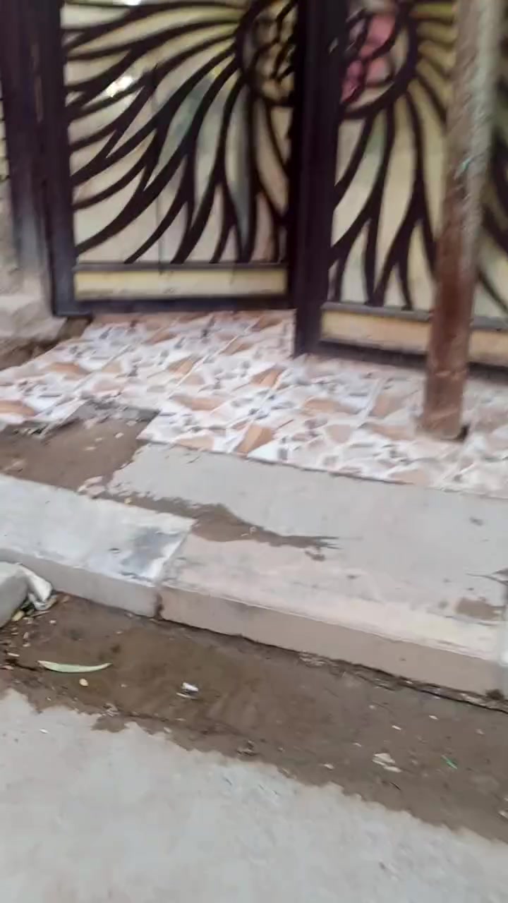 قطه ارض للبيع مساحه 100 متر خليه عنوانها  شارع 30 مساحه الدربونه 3اله ربع شارع تبليط كامل الخدمات بي كهرباء ماء مجاري كيبل ضوئي بيها اجازه القطعه مال بناء سعرها 62 وبيها مجال مستعجل علا بيعها تواصل علا الرقم ***********
