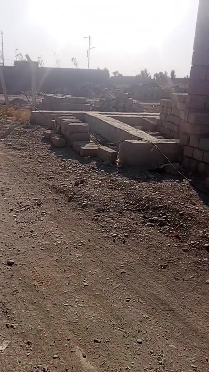 السلام عليكم عندي قطعه ارض مع اساس مع بلوك تقريبا 2500الموقع حي بدر شارع المزاع مساحه وقريبا جدا على المدرسه وكامل خدمات متوفره  القطعه تقريبا55متر او اكثر السعر خابرني وتدلل وسعر كلش مناسب ***********ومتوفر وتساب ايضا واتصال
