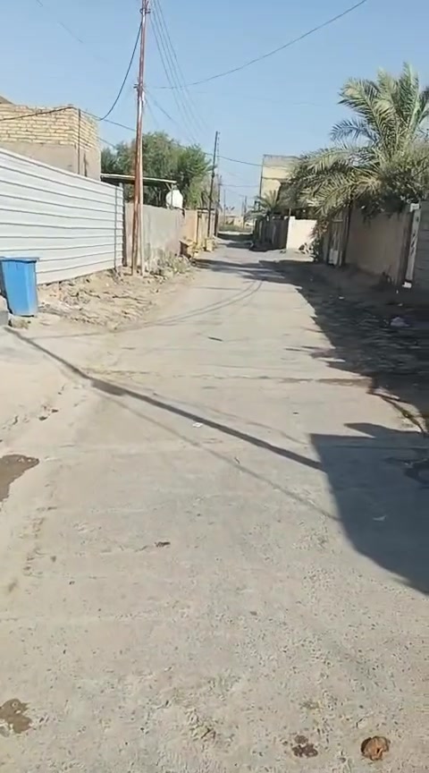 بيت البيع الورديه حي الرسول شارع مهر المساحه البيت 240يحتوي علا 2غرف+صاله+ستقبال+مطبخ +حديقه مثل ما موضح في الفديو البيت سند 117التصال ***********
