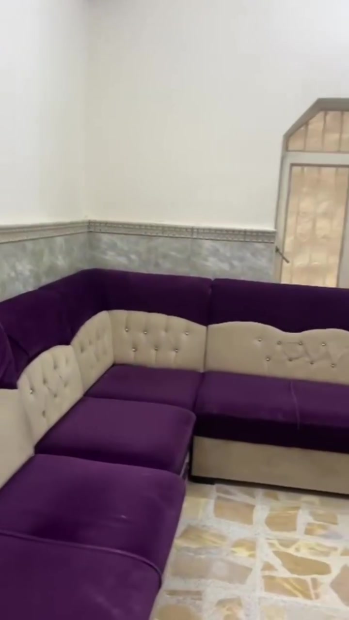 قنفات مستعمل خمس قطع ب٢٠٠ وبيها مجال 
***********

