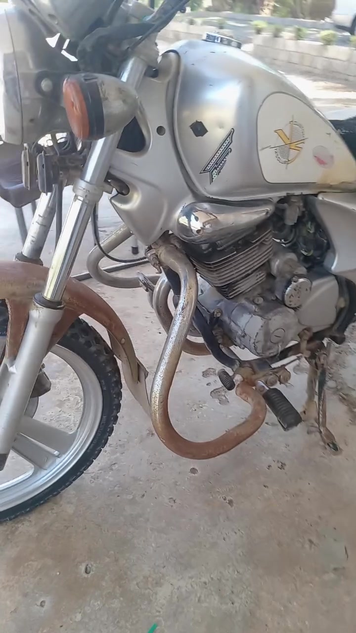 درجة دايلم للبيع زوج تاير جديد كهرائيات سلف لايت هورن شغالات الدراجة نضيفة نقصهه زنجيل مال محرك الدراجة نضيفة للستفسار مراسلة الصفحة او الاتصال ***********
***********بيهن واتساب
