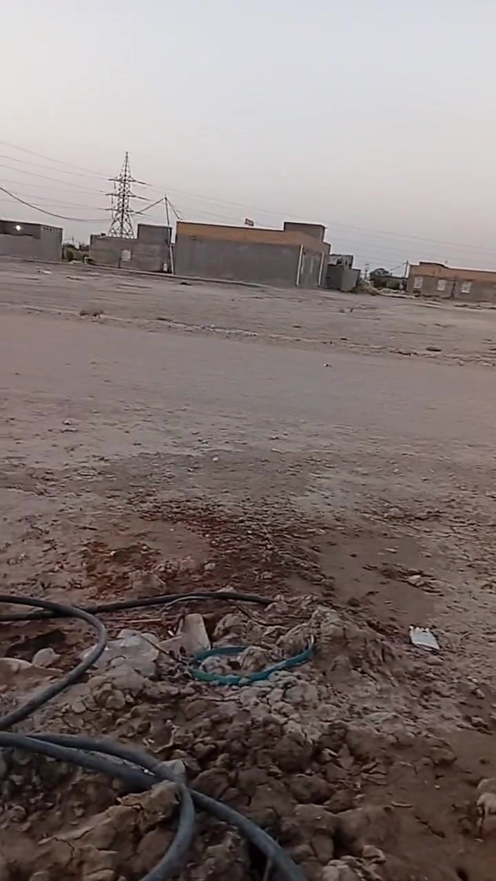 السلام عليكم يوجد 
لدينا قطع راضي للبيع وبأسعار مناسبة جدا في الناصريه منطقه الخميسات حي الزهور المساحات متوفره 200 متر 300 متر 400 متر 600 متر 900 متر دونم معه كافة الخدمات متوفره كهرباء ماء شوارع 15 متر معه تبليط مدرسه حديثه كامله مولد امبيرية منطقه سكنيه وكامله واحنه أهل الأرض مباشر ومكتبنه بالأرض رقم الهاتف 
***********
***********
