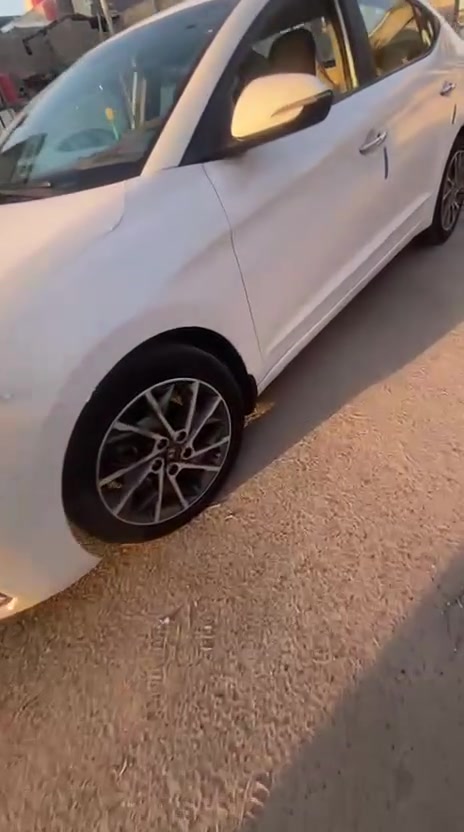 سلام عليكم النتره للبيع خليجي مديل٢٠ فول سياره بيه جاملغ مفتوح وبيه هاي شويه بل بنيد علا وضعه ول باقي شوف العين لسعر١٣٠ وبيهً مجال عنوان لبصره***********
