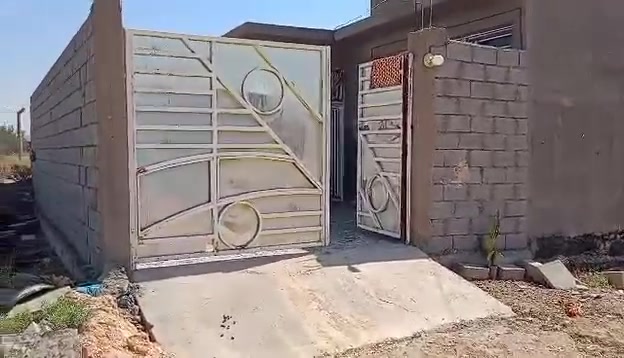 يوجد بيت مساحه لبيت 200م
يحتوى ع غرفتين
وصحيات خارجيه وداخليه
هول وستقبال مطبخ 
وبصفه قطعه 70م 
بلاش بلاش
عنوان حله قرب شريفه بنت الحسن بني ساله
*********** تواصل ع رقم فقط
