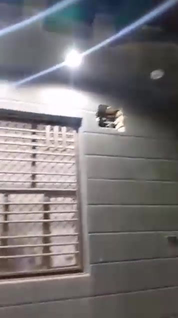 سلام عليكم اخوان بيت 🏠 للبيع زراعي وبي وصل تطويب من البلديه مساحته 170 متر موقعه بحي الخضراء نهاية 🔚 شارع السايدين بي غرفتين وصاله جبيره ومطبخ جبير واستقبال وصحيات خارجيه وحمام داخلي البيت كونكريت طابوق صطح شتايكر وكافة الخدمات موجوده اليحب يتواصل وياي هذا رقمي واتساب ***********
