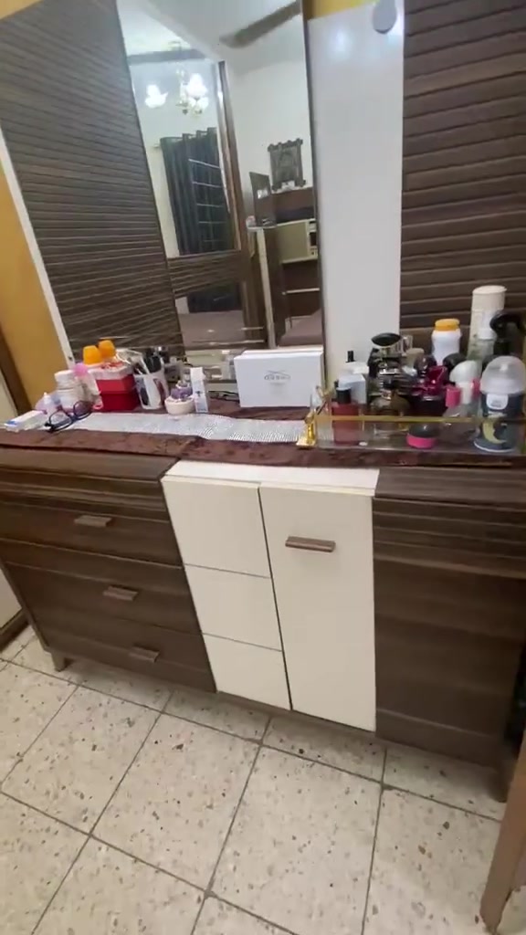 السلام عليكم غرفه تركيه للبيع جدا جدا نظيفه وشكلها بعد احلى من التصوير ماخذينها من هوم سنتر  يردوها بمليون قفل الاتصال على هذا الرقم ***********
