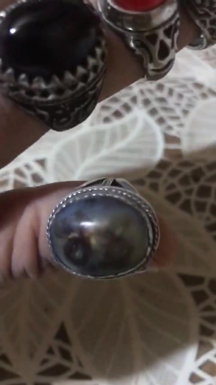 محابس • ٨ قطع • واحد مكسور