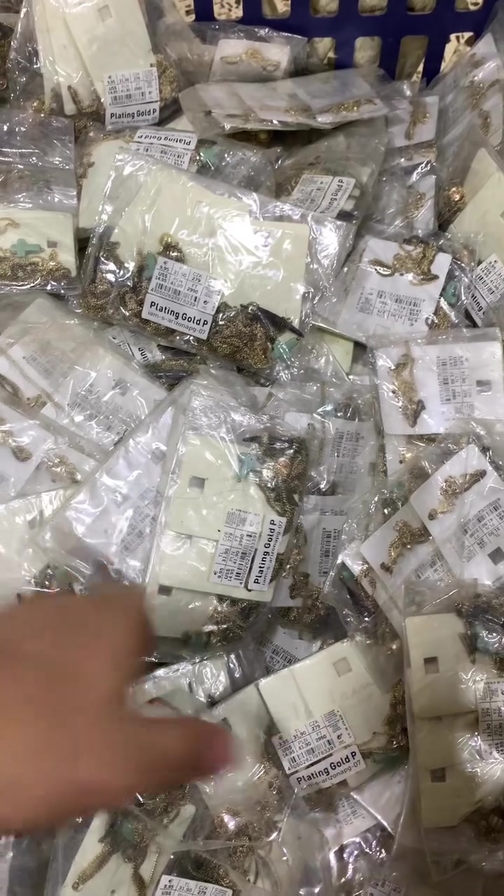 قلاةد نزلات شكل واحد
سعر الكيلو 5 الالف 

***********
