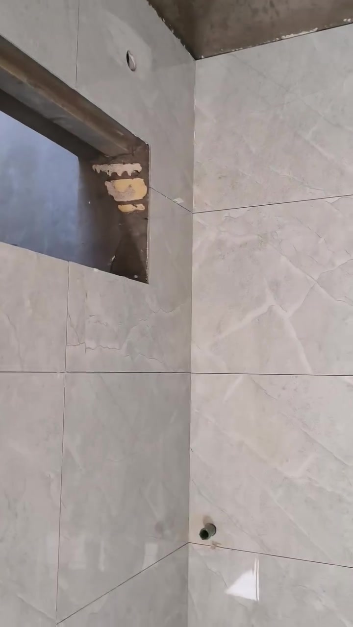 السلام عليكم خلفة سيراميك وبورسلين شغل درجة اولى مثل ما موضح بلتصورير متفرغ حاليا ***********
