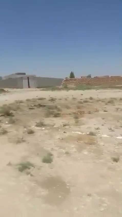 السلام عليكم قطعتين ارض زراعيه للبيع او مرواسه مع سياره قطعه الاولى مساحته 1030م وثانيه مساحته 600م ركن عنوانه شارع مطار قرب مدرسة نابغة الذيباني لتواصل ‏‪***********‬‏
