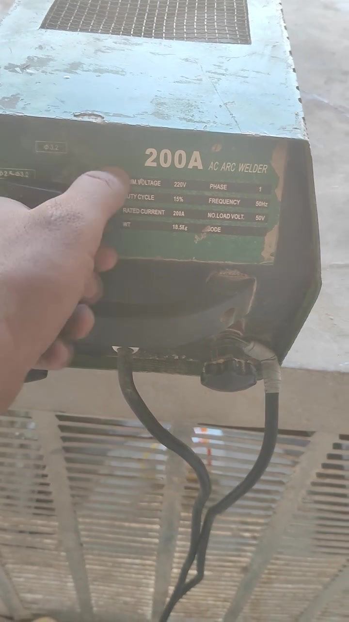 مكينه لحام ب110
