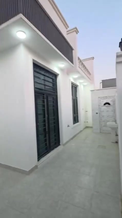 بسم الله إعلان بيت للبيع الرمادي ال٦كيلو قرب ماركت زنبيل يبعد عن الماركت ٥٠ متر البيت طابق واحد المساحه ٢٠٠متر شارع ١٠متر سنه البناء صفر مامسكون ٢٠٢٦ نوع البناء حجر البيت شغل هندسي درجه اولى طابو صرف تحويل مباشر أستفسار أكثر ***********

