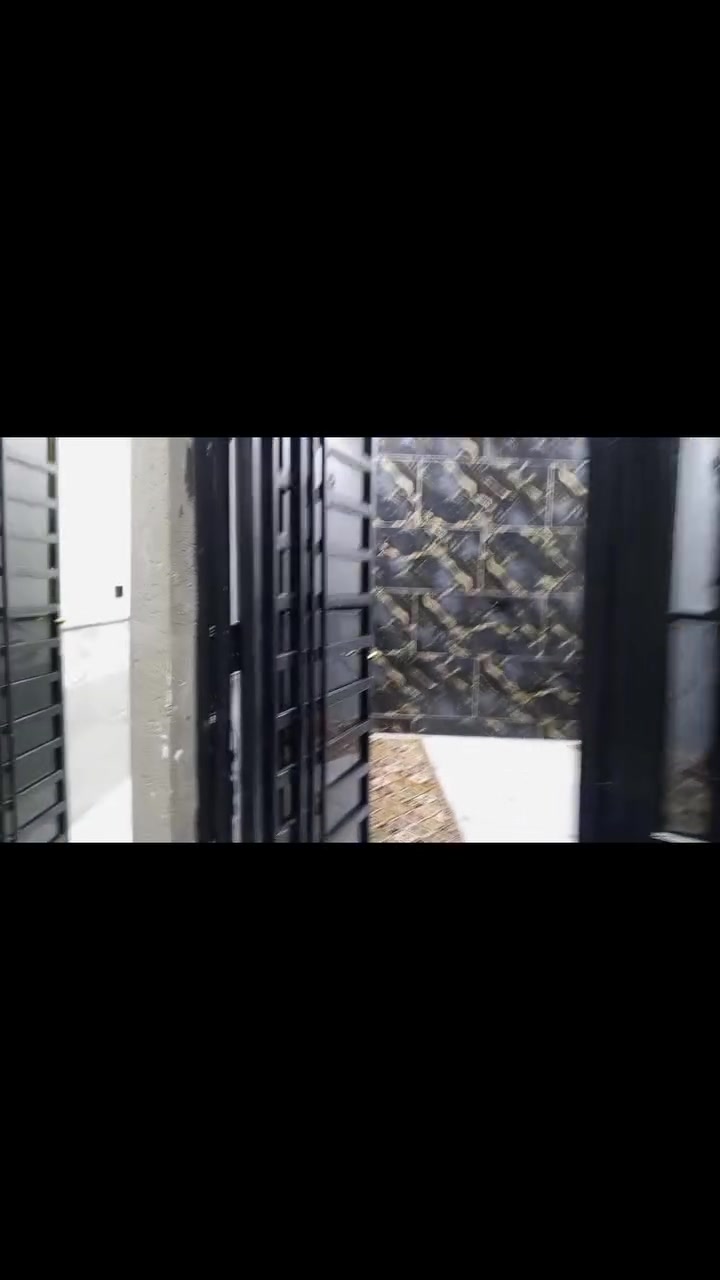 مشتمل طابقين فول بنأ حديث في السفحه الثانيه بل تسع تالاف قريب المستوصف بين شارع 30وبين شارع 20 ماء و كهرباء ولستفسار رقم الهاتف ***********
