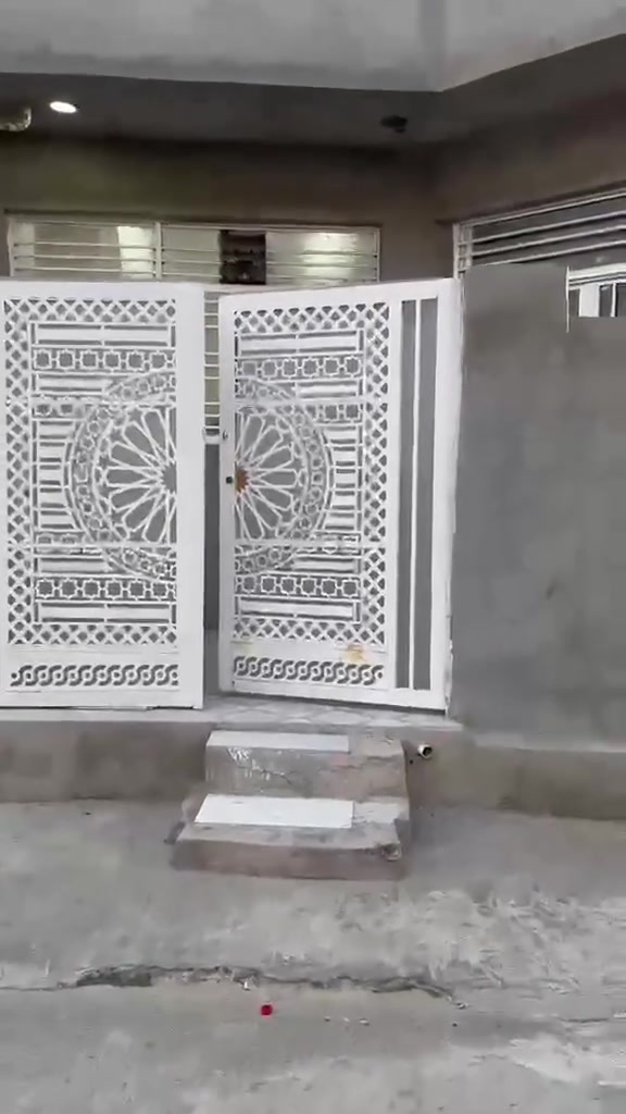 السلام عليكم دار البيع ١٠٠م يتكون من مطبخ وستقبال وحولي كبير وغرف نوم عدد ٢ الموقع اكميره ابو كفى قرب تبلط والمجاري سند ٢٥ ملك صرف ***********.           ***********
