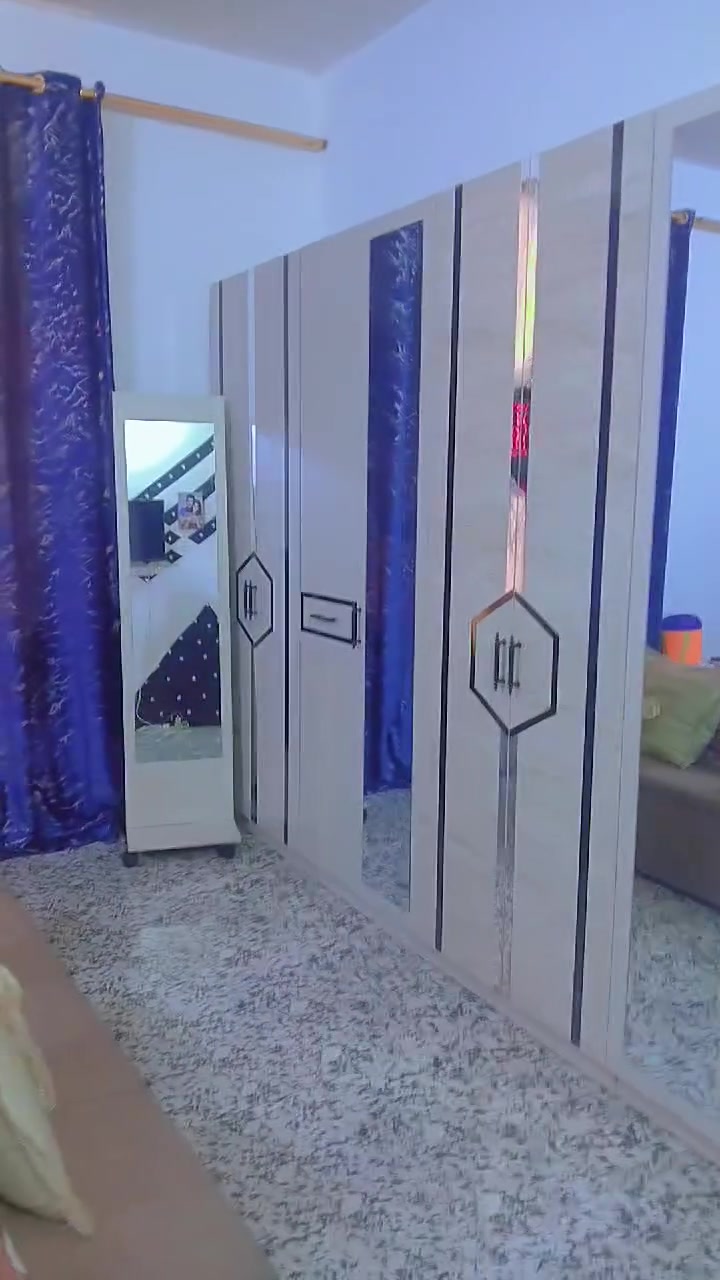 السلام عليكم غرفه نوم تركي عشر قطع استعمال شهر فقط غرفه قويه اشتريته ب مليون و ٥٠٠ مكاني بغداد البلديات السعر خاص تواصل رقم او واتساب ***********
