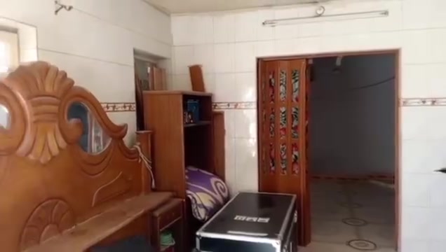 دار للبيع... موقع مميز 
دار طابو صرف مساحة 200 متر 

طابقين والثالث بيتونة 

الواجهة 10 والنزال 20 متر

ركن على شارعين بعرض 20 متر

الطابق الأول (بناء الثمانينات)

يتكون من غرفة نوم وحدة ومطبخ واستقبال وهول وكراج سيارة وحديقة وصحيات داخلية وخارجية.

الطابق الثاني (بناء 2009)

يتكون من غرفتين نوم وصالة ومطبخ وصحيات له درج مرتبط بالطابق الأرضي وله مدخل ودرج  مستقل ومعزول بباب ثاني.

ممكن الاستخدام كدارين منفصلين 

عنوان الدار 

العزيزية الحي العسكري.. منطقة أبو اجمل.

علما المنطقة مخدومة بشبكة الماء والكهرباء والبنى التحتية والتبليط.

للاستفسار زورونا 

مكتب سيد علي الموسوي للعقار 

عنوان المكتب 

العنوان واسط قضاء العزيزية حي الموظفين شارع 30 مجاور مدرسة نون والقلم الأهلية

 

أو الاتصال بالارقام التالية 

احمد محسن ابو مرتضى ***********

 سيد علي الموسوي ***********
