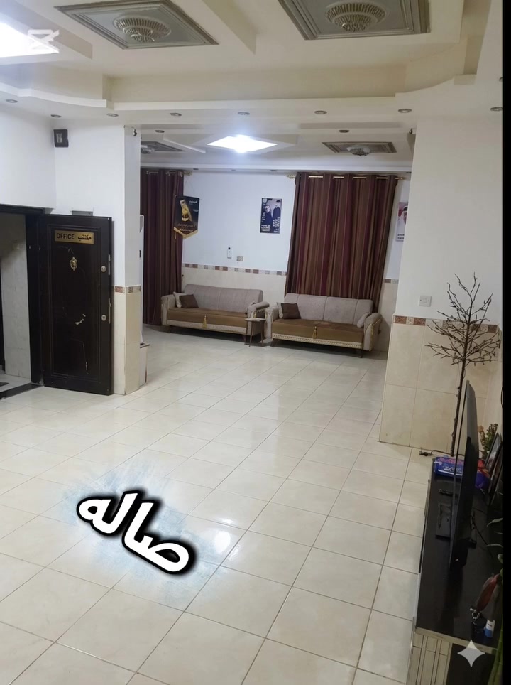 دارݪݪـبـيـع📊🏠.
• حي الجامعة • مساحة 90 متر • ركن • شارع 15 • طابقين • بناء نظيف 2023
▫️ التفاصيل:
▪️ غرف نوم: 2
▪️ صحيات: 2
▪️ استقبال: 1
▪️ صالة: 2
▪️ مطبخ: 2
 لِلـتواصُـل والإستفسـار مُـراجَـعـة مَـكتـب ابـو زَيـد الگـنبــي 
***********
(واتســااااب)
