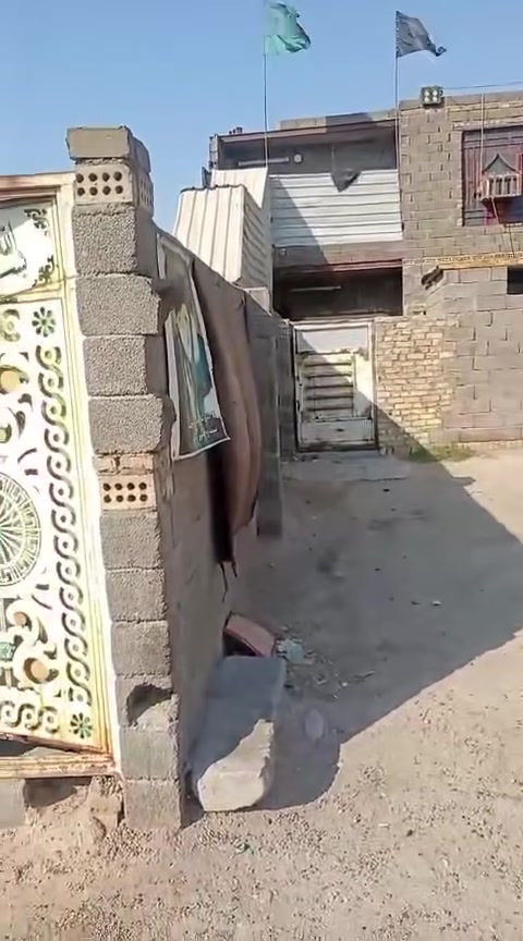 يالله بيت عله شارع لعام اول بيت ورة سياج الاخضر لبيت مساحه 100 واكثر ولبيت طابقين كل طابق معزول يعني تريده مشتمل واحد تريده ثنين للبيع السعر 70 وبي مجال بسيط للستفسار الاتصال ‏‪***********‬‏
