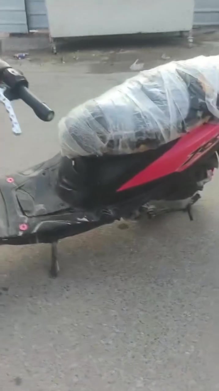 سلام عليكم
عدله للبيع 
سلف وهندر
هندر جديد قبل 3ايام شاده دراجه نضيفه 
كهربائيات كلهه شغاله 
شلعه ومعدل الدراجه 
سعر 550وبيهه مجال 
بغداد حي النصر 
***********
