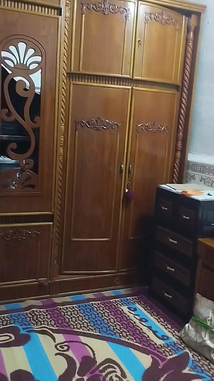 غرفه اخشاب ام سته للبيع تزكام انا مكلف بالنشر العنوان الماجديه الشراي اتصل ***********
