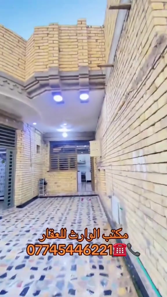 دار للبيع مساحة ٢٥٠ زراعي سند ٢٥ بناء جداً حديث صارله اقل السنه طابق ونص يحتوي على استقبال + غرفتين نوم نضام سويت + صالة + مطبخ + ٢ مناور + ترك + صحيات داخلية وخارجية + حديقه وطرمة كبيرة + فوك غرفة + بيتونه + سطح + كل الخدمات متوفرة الموقع حي البتول مجمع طيبه السعر ١٦٠ وبي مجال للاستفسار التواصل مع ادارة مكتب الوارث للعقار ***********
