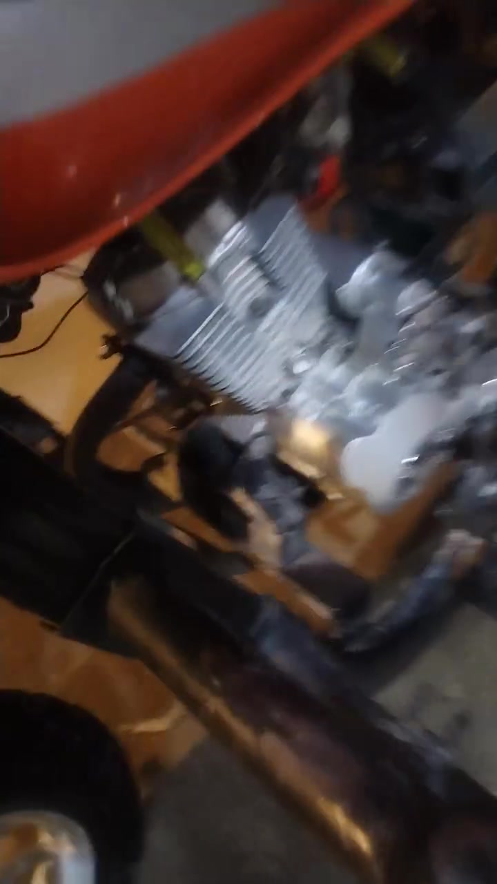 السلام عليكم ستوته للبيع رقمه سنويه 2012 ستوته بها قطع الشاصي صفحه البريك 900 وبيها مجالمكانه بصره الزبير ***********
