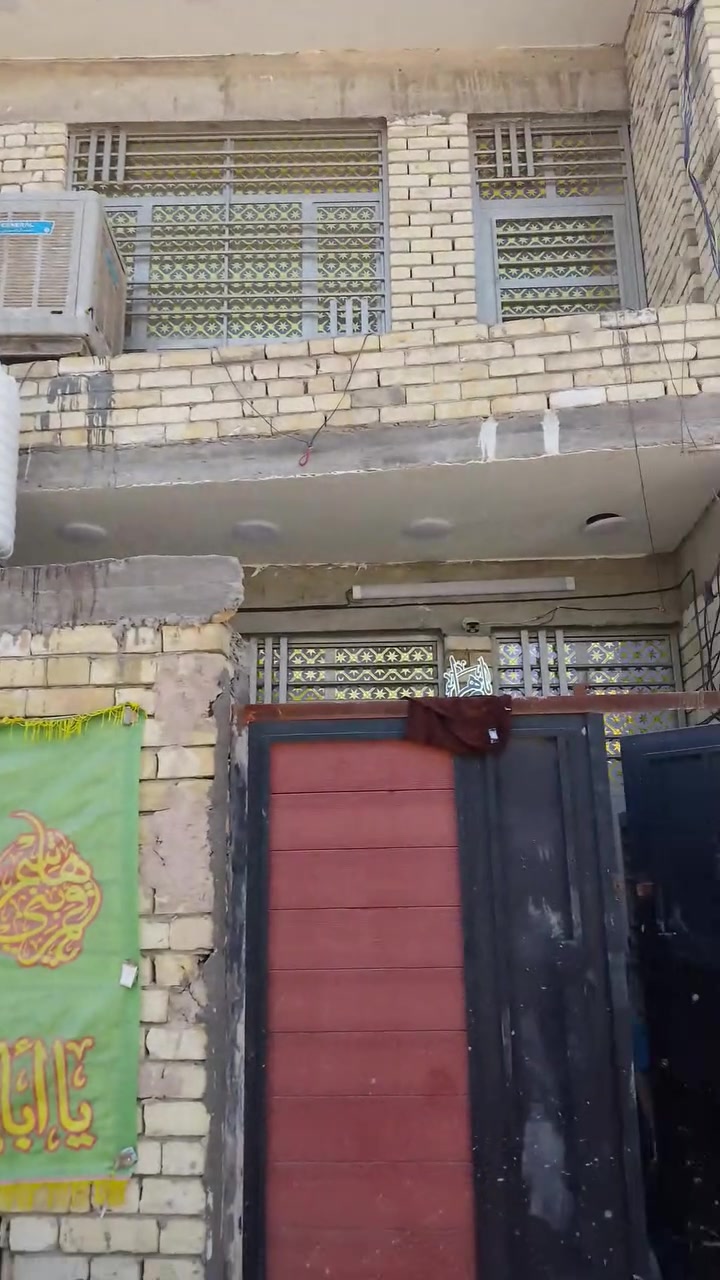 السلام عليكم
من رخصة صاحب الكروب 
بيت للبيع في بغداد منطقة حي الامير الضباط الثانيه شارع عشرين قرب مجمع فتك 
السعر 125 مليون وبي مجال 
الرقم ***********
