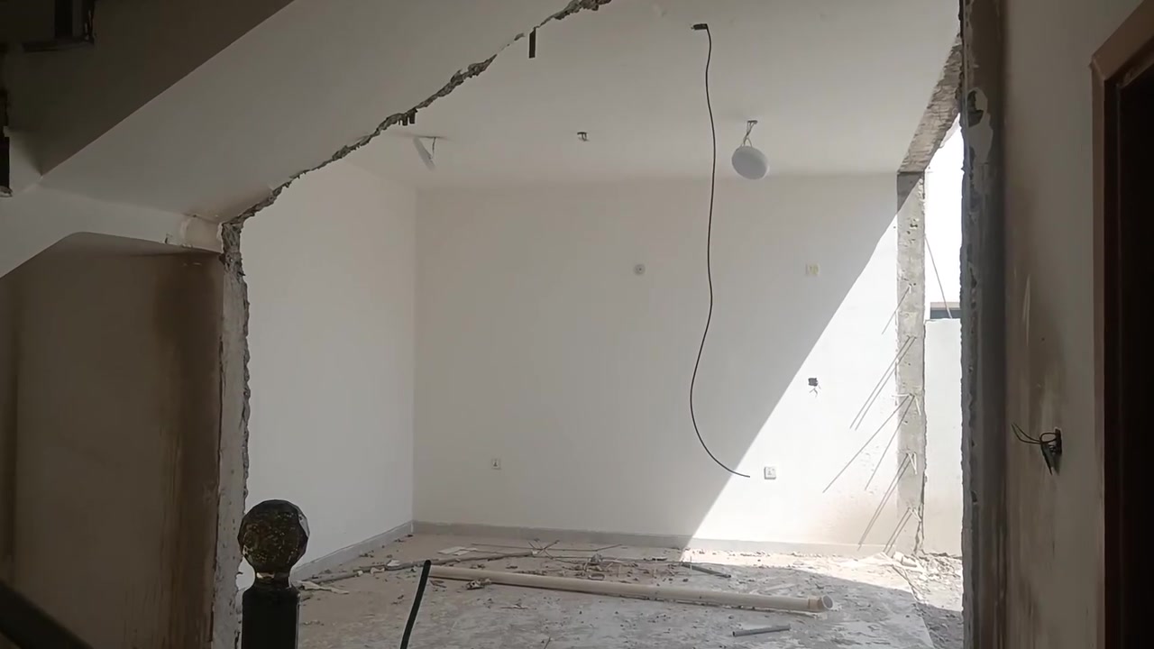 تحويل الغرفه الى صاله وبناء غرفه  ومنور بالحديقة الخلفيه
جار العمل مربع الخامس 
مقاولات السبطين 
***********
