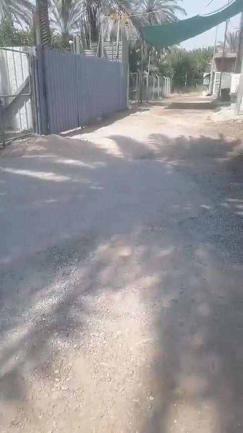 بيت شاطي التاجي جسر المثنى 150 متر واجهه 15×10 طرمه خمسه في خمسه حمام خارجي مطبخ ستيج مفتوح 9 متر حمام داخلي غرفه خمسه في خمسه استقباال 7 في 6 ترك خلفي للبيت منور داخل البيت بيتونه خمسه في خمسه سطح ع طول البيت البيت وقف مامطلوتحويل بسم المشتري السعر80مليون وبي مجال رقم الهاتف ***********
