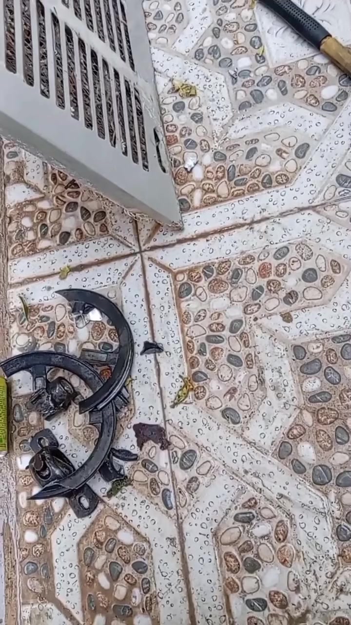 مبردتك ما تصعد ماي؟ 💧💧💧 مبردتك"تنتل" أو دفعها ضعيف؟ لا تشيل هم، الورشة تجيك للبيت! 🛠️❄️
المبردة هي "شريان البيت"، وصعبة عليك تشيلها وتوديها للمصلح؟
أني بخدمتكم، مصلح مبردات متنقل أوصلك وين ما كنت بأسرع وقت وأقل كلفة.
شنو الخدمات اللي أقدمها؟
✅ تصليح كافة أنواع المبردات الحديد (برفاب، أونيور، وكل الماركات).
✅ تبديل ماطورات (أصلي وبضمان) 
✅ تبديل واتر بامب، حلفات (قش أو كرتون)، وقايشات.
✅ صيانة عامة (تزييت، تنظيف أملاح، وصبغ الحوض).
✅ معالجة "النتلة" والكهرباء وتثبيت سويتشات السيطرة

📞 للحجز والاستفسار: راسل الصفحة أو الاتصال بل رقم ***********
