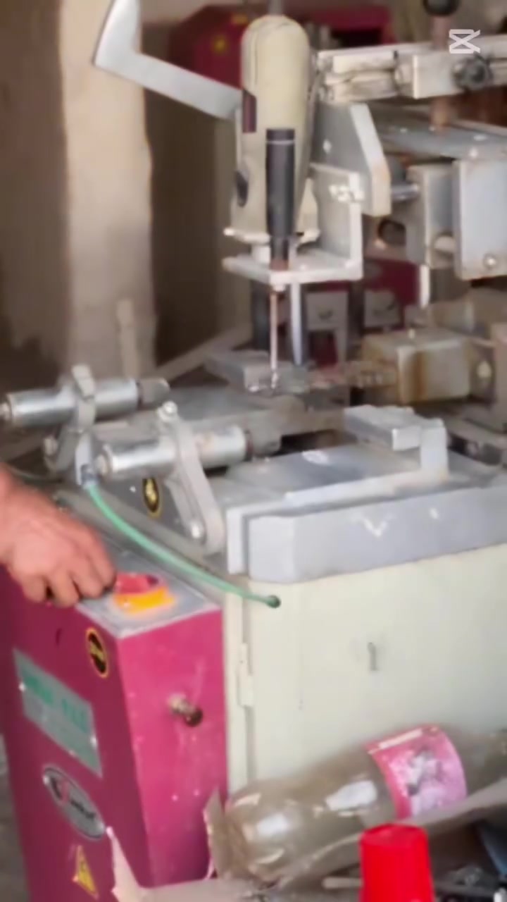 للبيع – معمل PVC سنكل متكامل لصناعة الأبواب والشبابيك البلاستيكية
📍 الموقع: محافظه كركوك قضاء الحويجه قرية فضيخة – على الشارع العام.
المعمل متكامل ويضم جميع المكائن الأساسية الظاهرة في الصور، منها:
ماكينة قص الزوايا.
ماكينة لحام PVC.
ماكينة تنظيف الزوايا.
ماكينة تفريز وحفر.
ماكينة تثقيب.
كمبروسر هواء.
وجميع الملحقات اللازمة للتشغيل.
✅ المعمل جاهز للعمل وحالته جيدة.
💰 السعر المطلوب: 34 ورقة (34 مليون دينار عراقي).
📞 للاستفسار والتواصل: ***********
أو واتساب/اتصال: ***********
