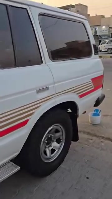 السلام عليكم لاندكروز للبيع موديل 83 كير ومكينه جديد كهربائيات كله شغال دفع رباعي شغال تخم تاير جديد تحويل ثاني يوم سنويه لل 30 اكسنات وشاصي شرط مصبوغه عام للجماليه بدون سمكره مكاني نجف ***********
