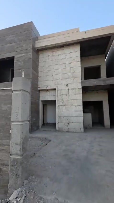بسم الله إعلان بيت للبيع الرمادي مجمع عمر الراوي المرحله السابعه البيت مثل ماواضحه ب الفديو بعد بي نقص تستلم جاهز البيت مساحته ٣٠٠متر شارع ١٥متر على حديقه العمل مستمر ٣اشهر يكمل يحتوي الدار على ٥غرف نوم ٤ماستر البيت سعره مناسب أستفسار أكثر ***********
