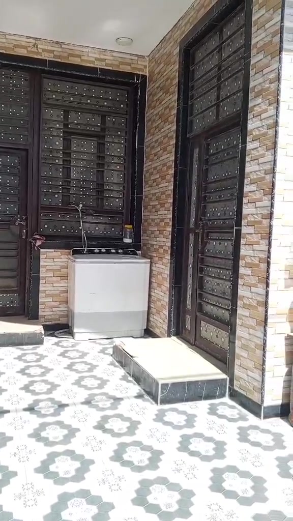 بيت للبيع ١٢٥ م طابو صرف ابو عجاج خلف محطه وقود ابو عجاج فرع روضه الاديان للاتصال فقط ***********

