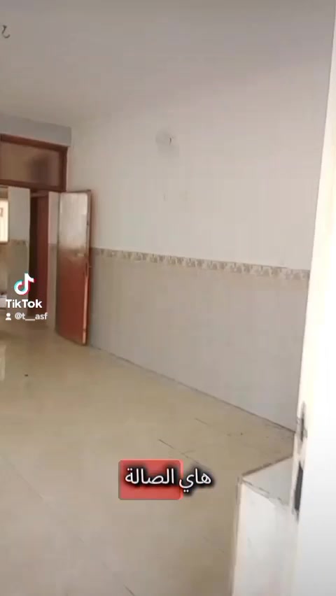 يالله سلام عليكم دار الإيجار طابق اول يحتوي على مدخلين صاله او مطبخ أو حولي كبير أو خدمات او غرفه نوم واحده العنوان الدوره شارع أبو طياره شارع نسائم النخيل ايجاره يكون 350الف واتساب *********** علي
يصلح سكن طلاب عائله عمال