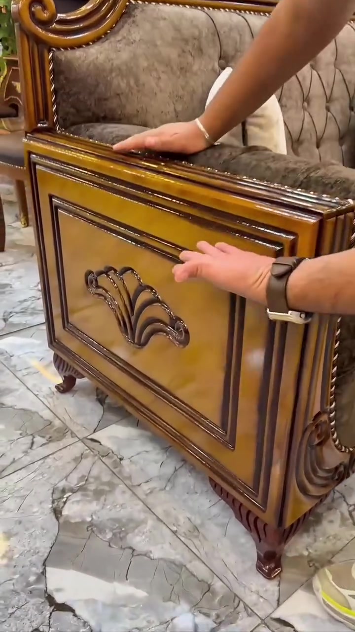 🛋️ ديوان موديل الملكة ✨
#العمل_على_المتر_الطولي 
كل ما هو جديد ومميز من الاثاث  تجدونه لدينا 
اكمل جمالية بيتك مع الباشا 🏠

✅ التفصال حسب المساحة المطلوبة نشتغل ع متر 
✅ لدينا كادر مختص لتدوين القياسات [ مجانآ ]
✅ ديوان مودرن طراز تركي كل المواصفات درجة اولى 
✅ الاقمشة والالوان حسب اختيار الزبون 
✅ لمعرفة سعر المتر {ارسل صورة الموديل على الخاص}
🔻 بغداد حي الأعلام شارع قطر الندى مقابل افران الكوثر
📞‏ ‏ *********** ‏ ‏

🚛 متوفر توصيل جميع المحافضات بأسعار مناسبة
