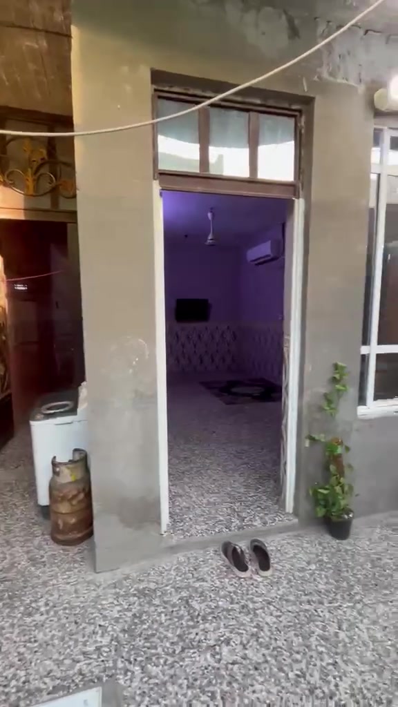 السلام عليكم للبيع بيت 100 متر 5×20 طابق واحد بزراعي الخلف المصرف ضياء الحلفي للتواصل ***********
