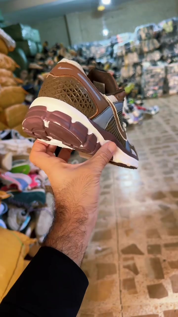 ملابس • بدون تفاصيل • للبيع