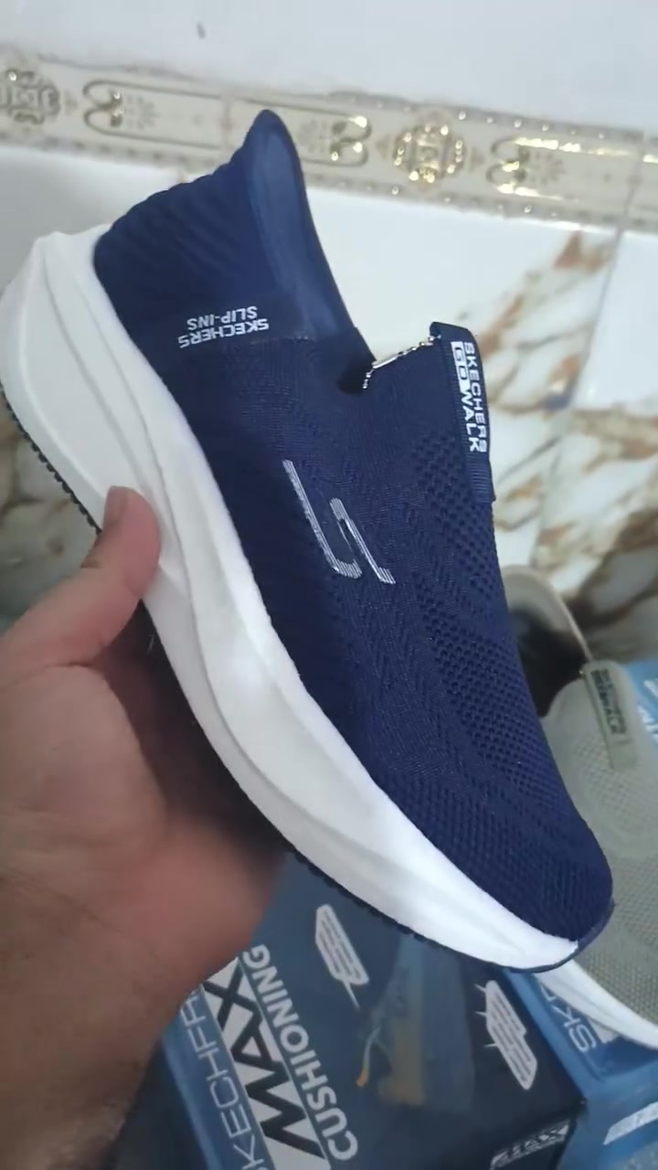 سلام عليكم شباب (جمله جمله فقط) 
سكجر(SKACORS MAX CUSHIONING) 
اعلى كوالتي بسوك  قاعده بوست طبي ١٠٠ بال١٠٠
سوبر ماستر فيتنامي وزن ريشه 
 قياسات ستندر ٤١ الى ٤٥ 
الكارتون عدد ١٨ قطعه سعر الكارتون ٣٠٠ الف واصل 
تطلع عليك القطعه ١٦ الف علماً سعره بسوك شورجه او الغريري ب٢٠ الف  اني ابيعلك جوه سعره ب٥٠ الف وكثر  للطلب والاستفسار *********** واتساب 

شباب ملاحظه الكميه قليله ٤ كراتين فقط اذا تاخذهن شلعه احسبلك الكارتون ٢٧٥ الف واصل
