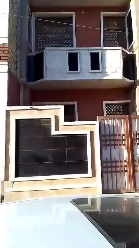 سلام عليكم
بيت للبيع المساحه ٨٠ متر طابق ونص مدخل طرمه صحيات خارجيه هول صاله صحيات داخليه غرفة نوم منور طابق ثاني غرفه سطحين
 الموقع السريدات الخفاجات المربع الثاني
للاستفسار التواصل على الرقم ***********
