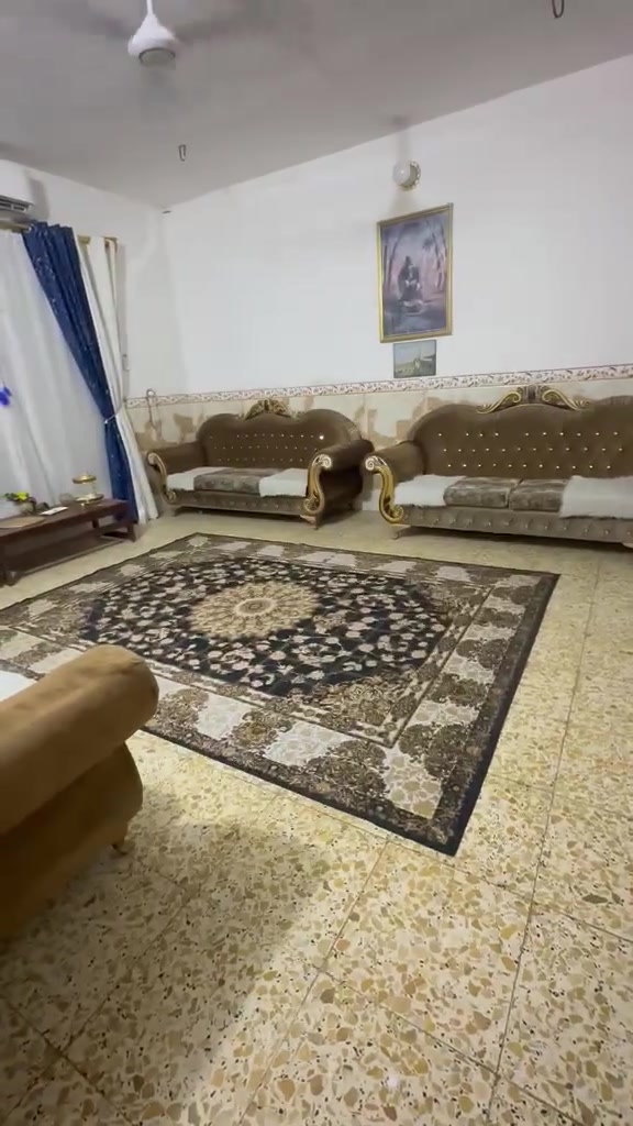 سلام عليكم دار للبيع مساحة 270 واجه 22/ نزال 13 العنوان المدائن حي جابر الانصاري الاستفسار ***********
