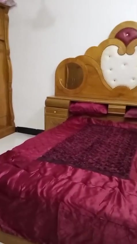 السلام عليكم غرفة كاملة استعمال قليل بعدها جديده لون صاجي السعر 800 وبيها مجال
للتواصل واتساب ***********
