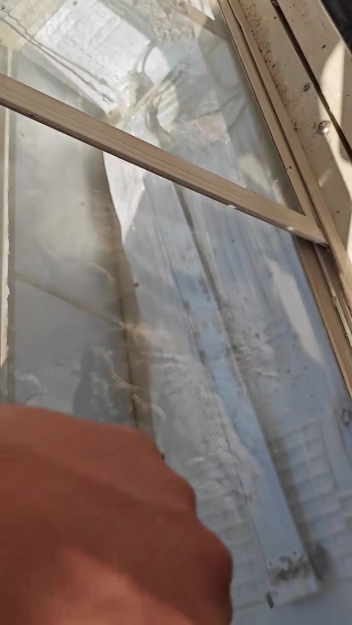 سلام عليكم براد نضيف بس عوزه غسل يبرد ويجمد سعر خاص***********
