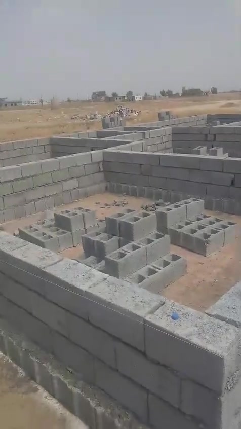 مكلف بلنشر
السلام عليكم يوجد قطعة ارض
 خلف بيت مدير الناحيه واصلها ماء وكهرباء
القطعه 407 متر

فيها تكعيب مبني يتكون من غرفتين نوم وهول ومطبخ وصاله

 ومجمع صحيات 600بلوكه بيها 

للاستفسار ***********
