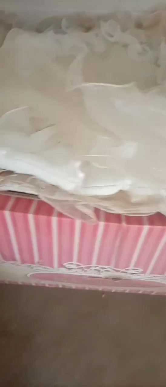 السلام عليكم فرشات مال خرفه استخدام مره وحده جدد بلكراتين اسعر لوحده 100 اتصال او واتس ***********
