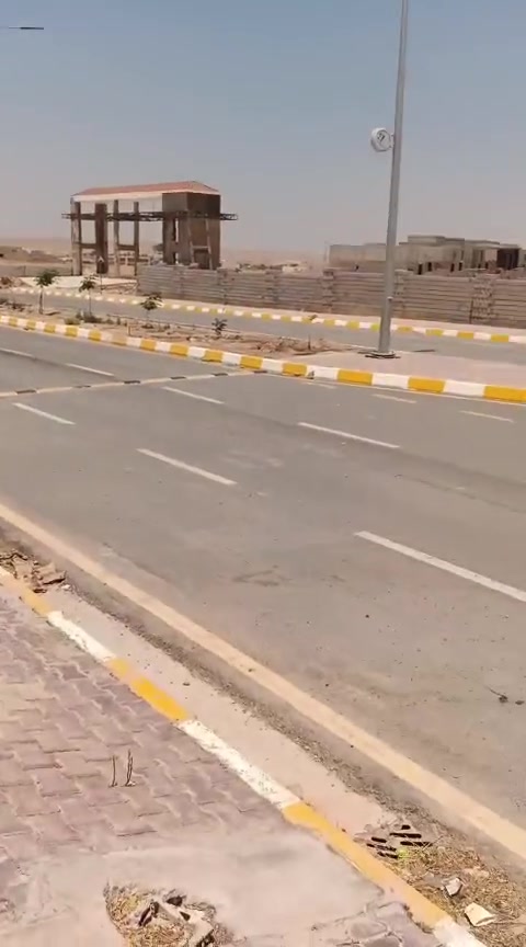 للبيع دار سكن طابو صرف/6×25=150م طابقين يتكون من //غرفة نوم/استقبال/مطبخ/صاله/الاول@ فول سيراميك/// الطابق الثاني يتكون من/استقبال/صاله/مطبخ///الموقع حي السلام مقابل بوابة مجمع ارانوس //السعر 95مليون بي مجال بسيط لاستفسار الاتصال على الرقم *********** مكتب عقار ابو حسن مقابل البنزين خانه المعارض
